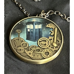 Dr Who BBC Tardis Gears Pendant Necklace Brass Tone Blue Telephone Booth 1 1/4"